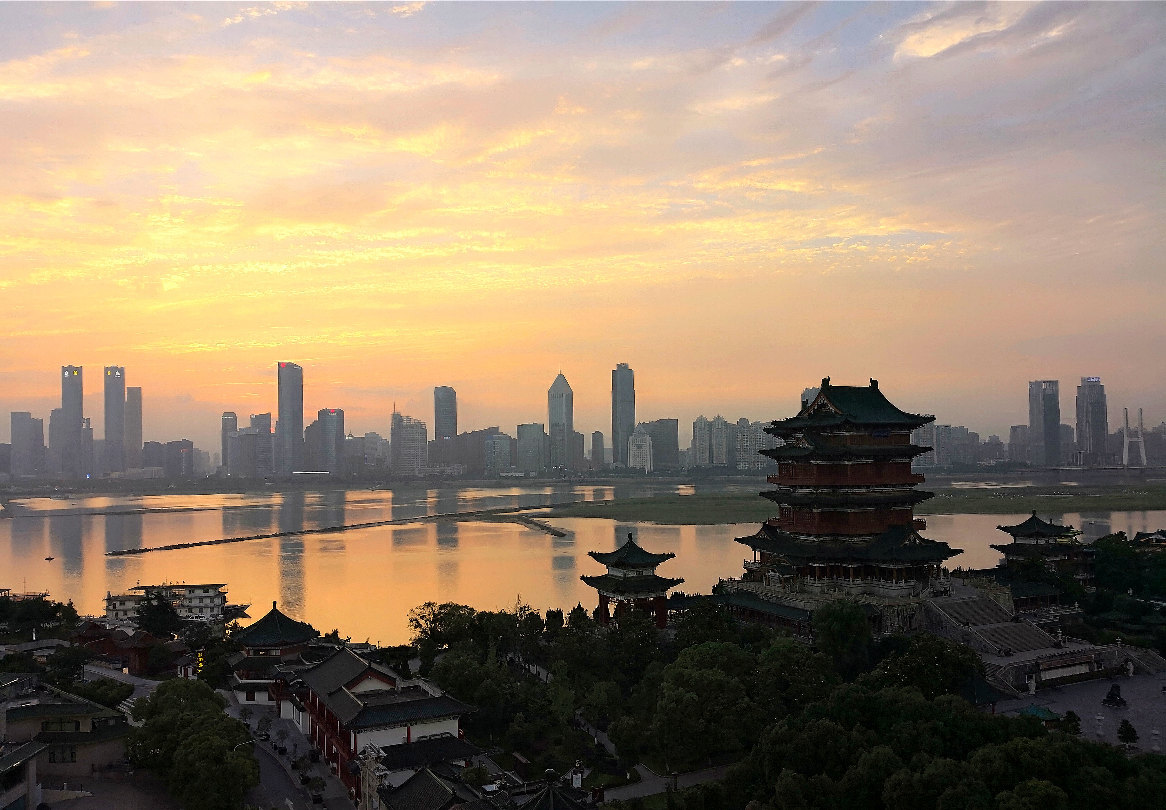 南昌摩天轮夜景_6144X3456_高清视频素材下载(编号:7947788)_实拍视频_光厂(VJ师网) www.vjshi.com